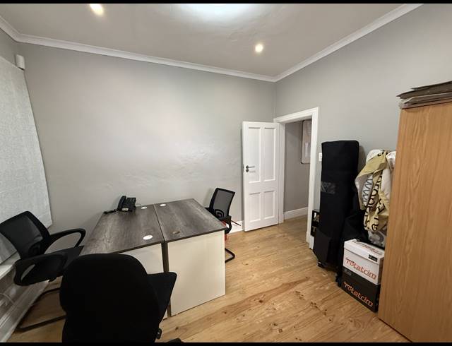 80M² OFFICE TO LET IN CLAREMONT